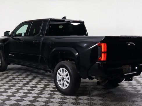 Used 2025 Toyota Tacoma SR5 image 6