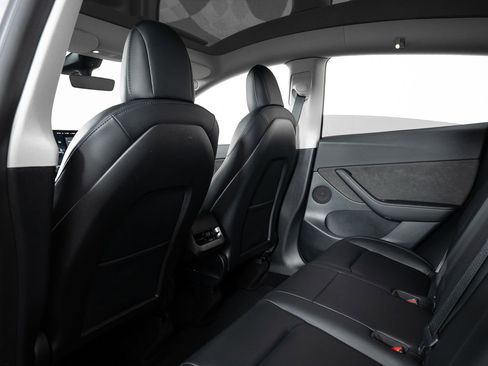 Used 2022 Tesla Model Y Performance image 19