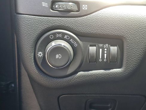 Used 2019 Jeep Cherokee Trailhawk w/ Cold Weather Group AWD/4WD image 21