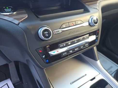 Used 2020 Ford Explorer Limited image 22