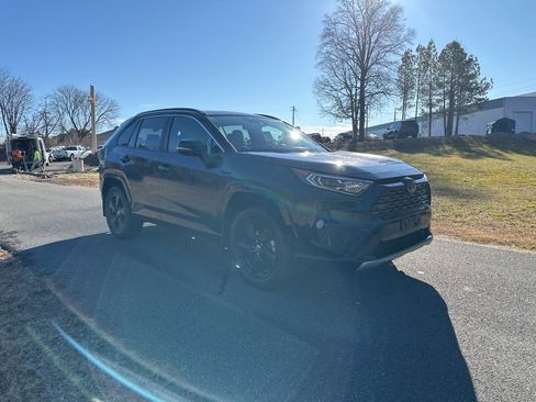 Used 2021 Toyota RAV4 XSE image 3