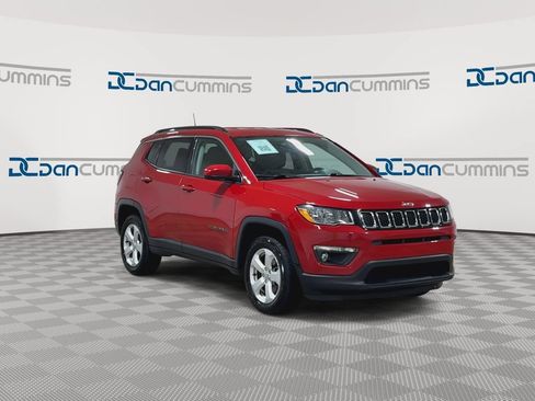 Used 2018 Jeep Compass Latitude w/ Popular Equipment Group AWD/4WD image 2
