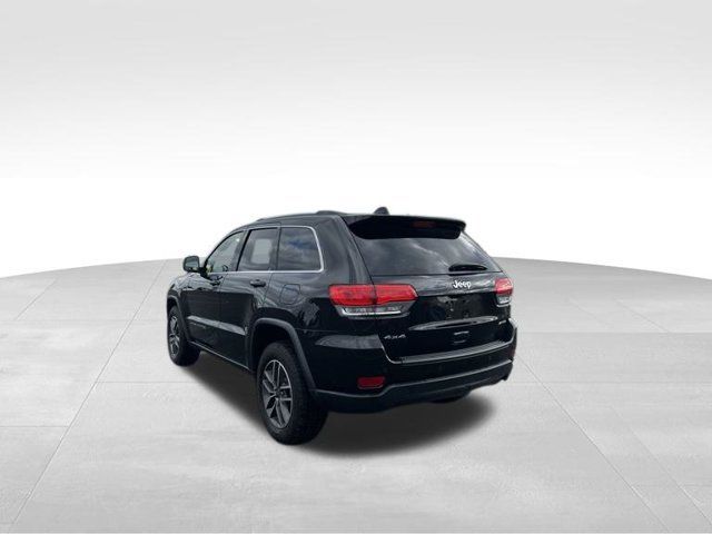 Used 2019 Jeep Grand Cherokee Laredo w/ Security & Convenience Group AWD/4WD image 3
