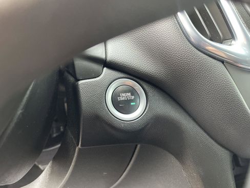 Used 2021 Chevrolet Equinox LT FWD image 18
