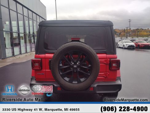 Used 2022 Jeep Wrangler Unlimited Sahara image 7
