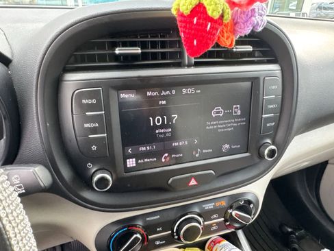 Used 2024 Kia Soul LX w/ Option Group 015 FWD image 7