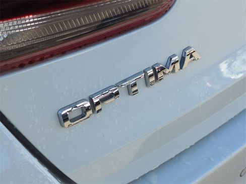 Used 2020 Kia Optima S image 30
