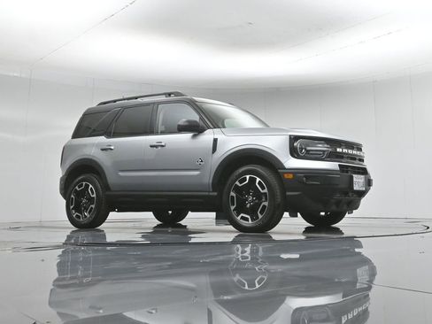 Certified 2022 Ford Bronco Sport Outer Banks w/ Tech Package AWD/4WD image 4