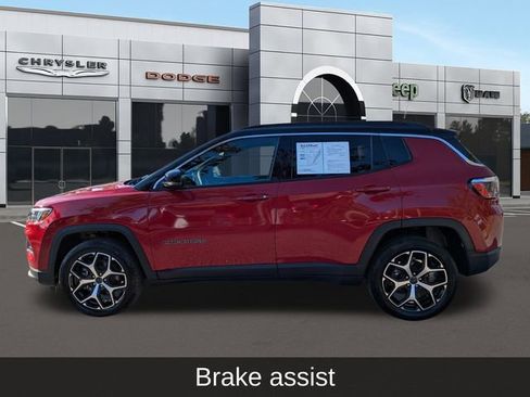 Used 2025 Jeep Compass Limited image 7