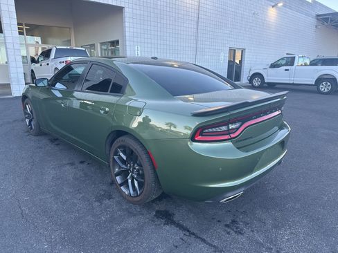 Used 2022 Dodge Charger SXT w/ Blacktop Package image 4