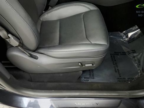 Used 2026 Tesla Model Y AWD image 35