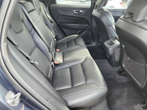 Used 2020 Volvo XC60 T5 Momentum w/ Protection Package AWD/4WD image 18