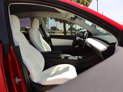 Used 2021 Tesla Model Y Long Range AWD/4WD image 27