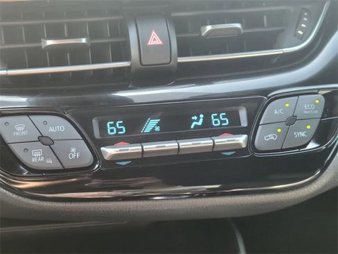 Used 2020 Toyota C-HR LE image 28