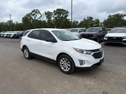 Used 2020 Chevrolet Equinox LS FWD image 4