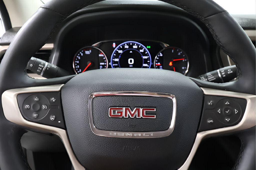Used 2023 GMC Acadia Denali w/ Denali Ultimate Package AWD/4WD image 15