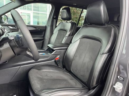 Used 2025 Jeep Grand Cherokee Altitude AWD/4WD image 5
