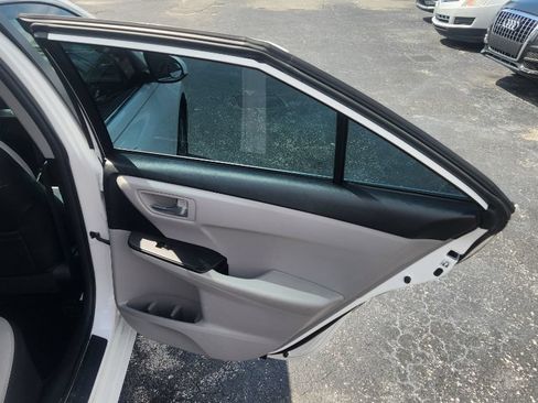 Used 2017 Toyota Camry SE FWD image 13