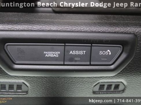 Used 2021 Jeep Wrangler Unlimited Sahara image 38