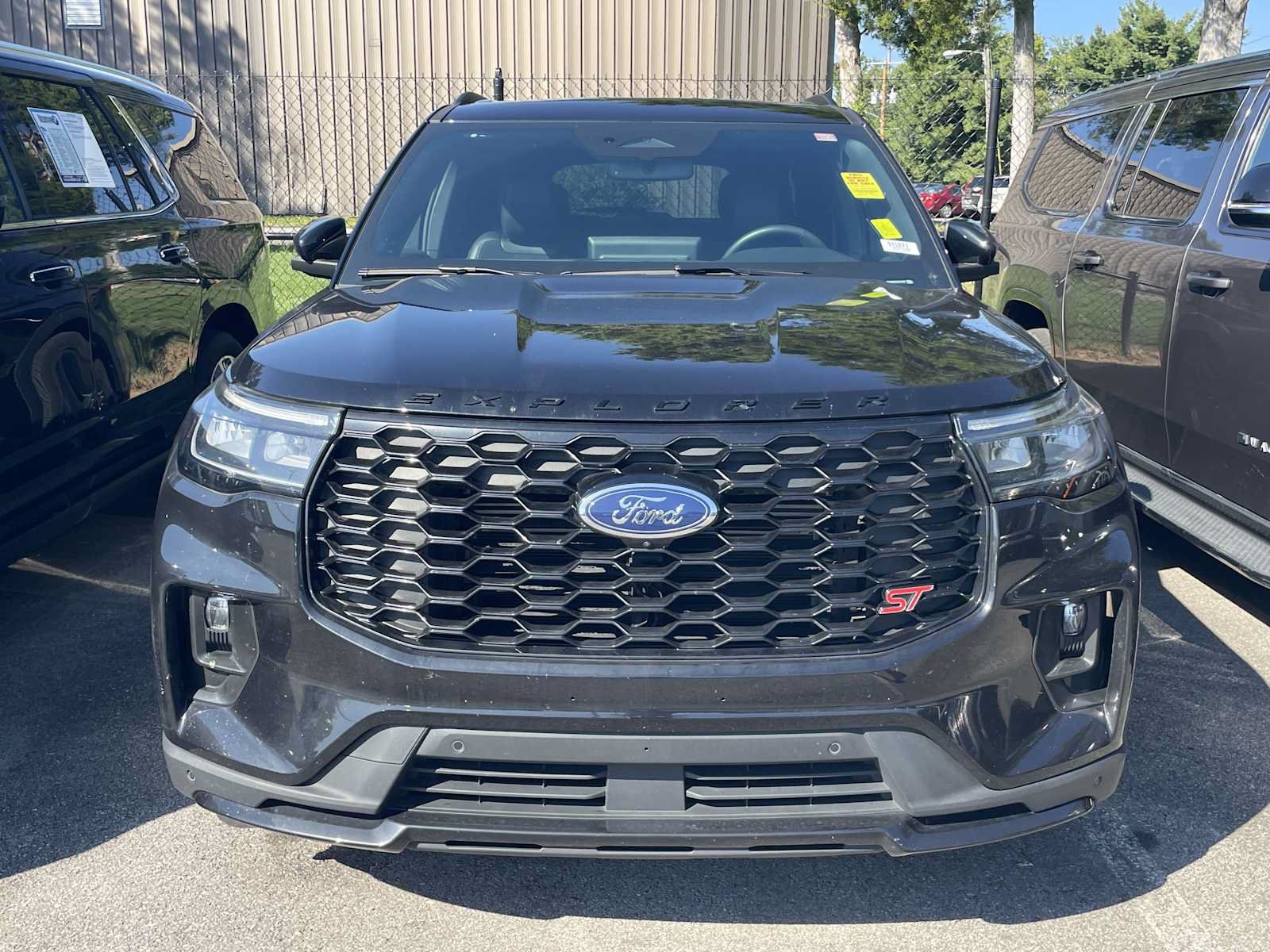 Used 2025 Ford Explorer ST AWD/4WD image 2