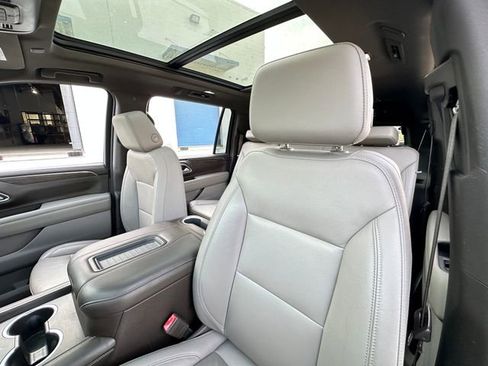 Used 2021 Chevrolet Suburban LT w/ LT Signature Package image 10