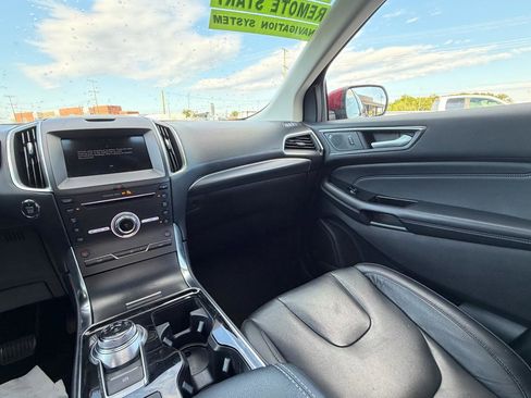Used 2019 Ford Edge Titanium FWD image 17