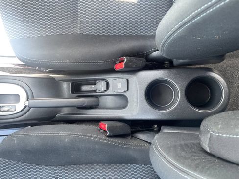 Used 2015 Nissan Versa Note SV FWD image 27