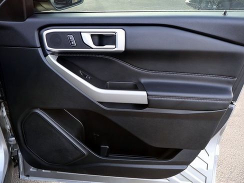 Certified 2022 Ford Explorer XLT w/ Equipment Group 202A image 19