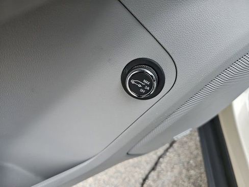 Used 2017 GMC Acadia SLT image 33