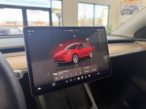 Used 2023 Tesla Model Y Long Range image 17