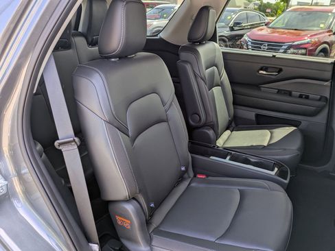 Used 2023 Nissan Pathfinder SL w/ SL Premium Package AWD/4WD image 37