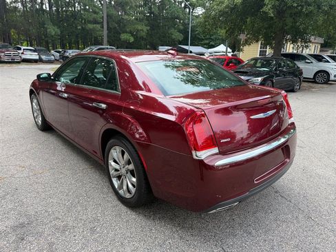 Used 2018 Chrysler 300 Touring L AWD/4WD image 8