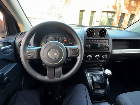 Used 2015 Jeep Compass Sport FWD image 10