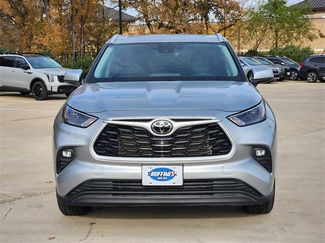 Used 2023 Toyota Highlander XLE video 2