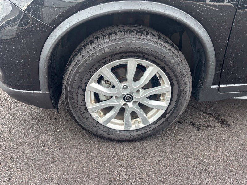 Used 2020 Nissan Rogue SV AWD/4WD image 16
