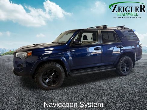 Used 2018 Toyota 4Runner TRD Off-Road Premium AWD/4WD image 2