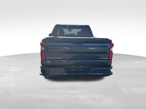 Used 2022 Chevrolet Silverado 1500 Custom w/ Safety Confidence Package AWD/4WD image 5