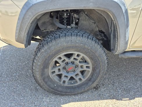Used 2017 Toyota Tacoma TRD Off-Road w/ Tow Package (A/T) AWD/4WD image 23