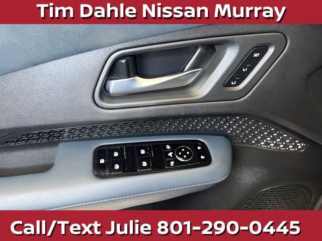 Used 2024 Nissan Ariya AWD image 22