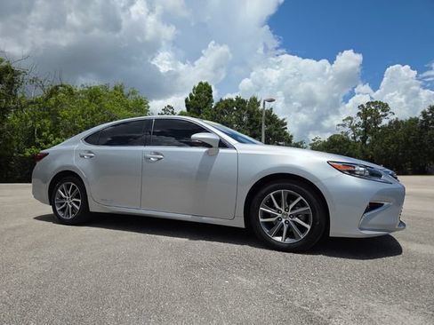 Used 2017 Lexus ES 300h w/ Luxury Package FWD image 1