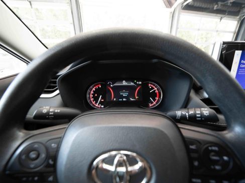 Used 2025 Toyota RAV4 XLE AWD/4WD image 15