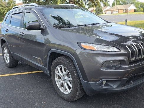 Used 2015 Jeep Cherokee Latitude w/ Cold Weather Group AWD/4WD image 1