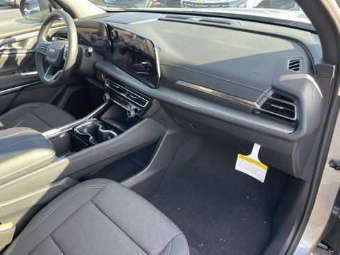 New 2026 Chevrolet Traverse LT image 13