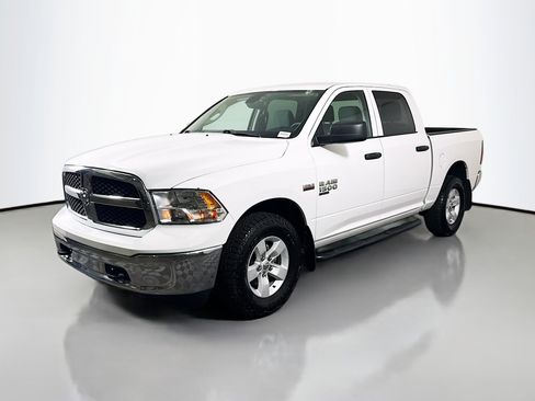Used 2022 RAM 1500 Classic SLT image 4