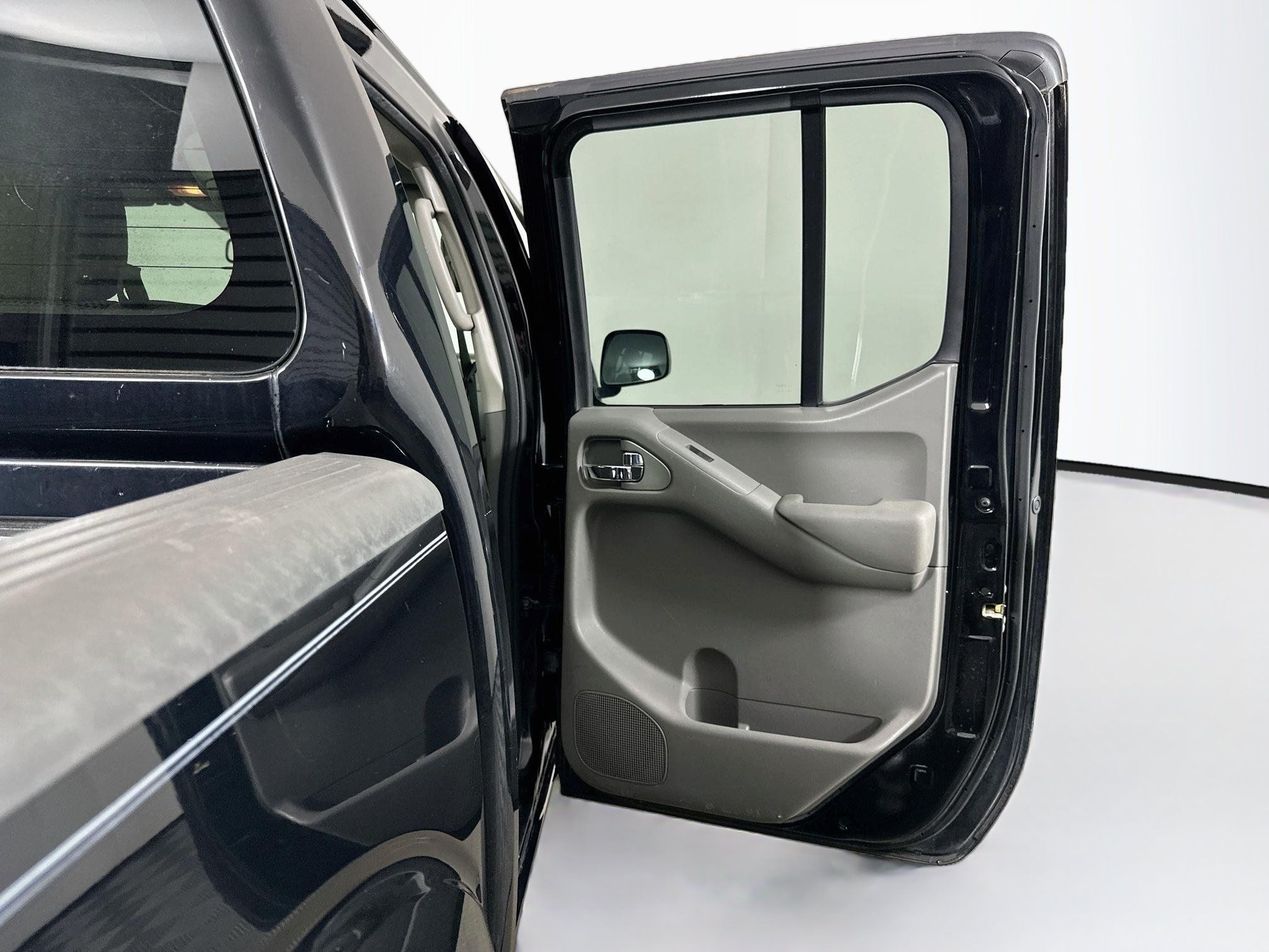 Used 2012 Nissan Frontier SV w/ SV Premium Utility Pkg RWD image 27