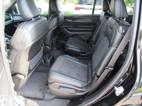 Used 2025 Jeep Grand Cherokee L Laredo RWD image 34