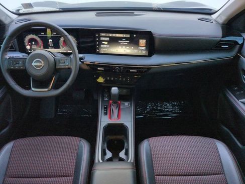 Used 2025 Nissan Kicks SR FWD image 14