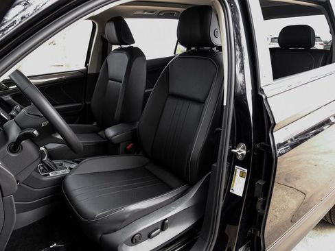 Used 2022 Volkswagen Tiguan SE image 8