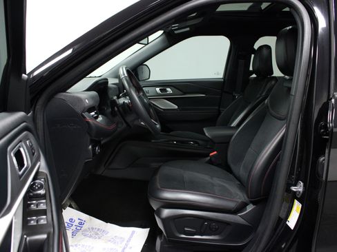 Used 2025 Ford Explorer ST image 12