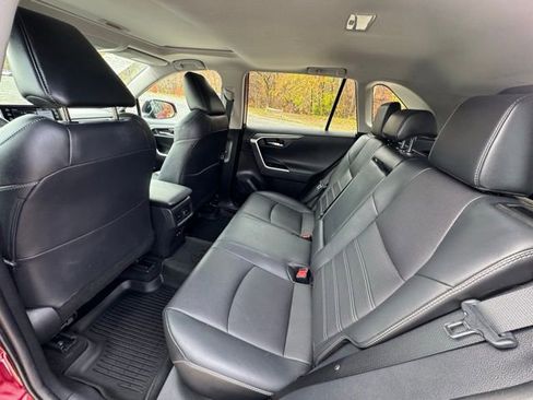 Used 2020 Toyota RAV4 Limited image 16